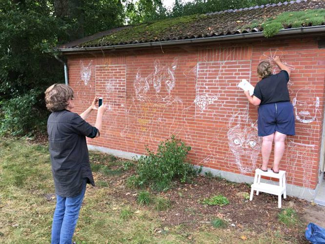 Kreidezeichnungen auf Hauswand - Jenni Tietze und Sandy Wittwer, 2017
