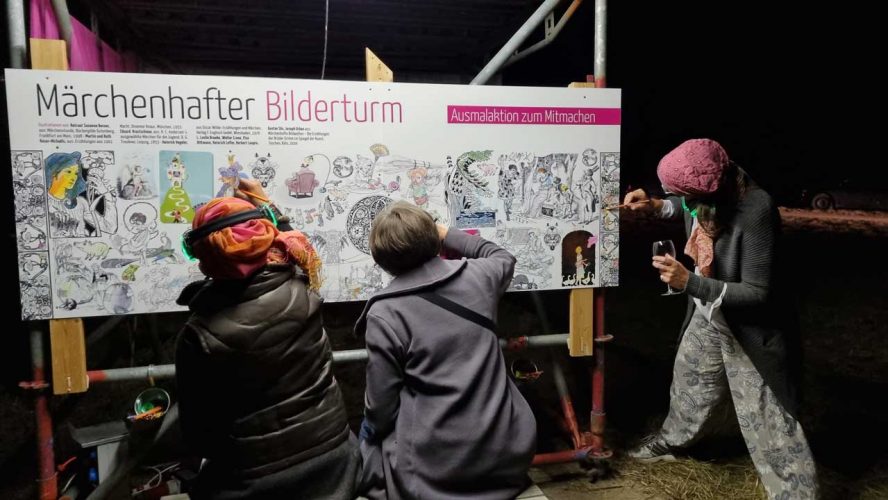 KUNST-stueckchen_2022-Abgebaut-Bilderturm_der_Maerchen-Beate_und_Paul_Roehlsberger