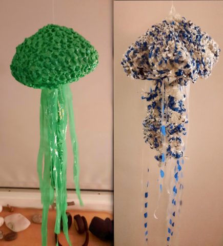 maike-kleber_quallen-aus-plastikmuell